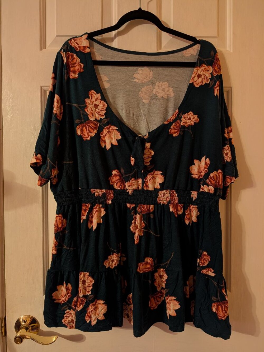 Torrid Super Soft Floral Jersey Top with Keyhole ~ 3/3X/22-24